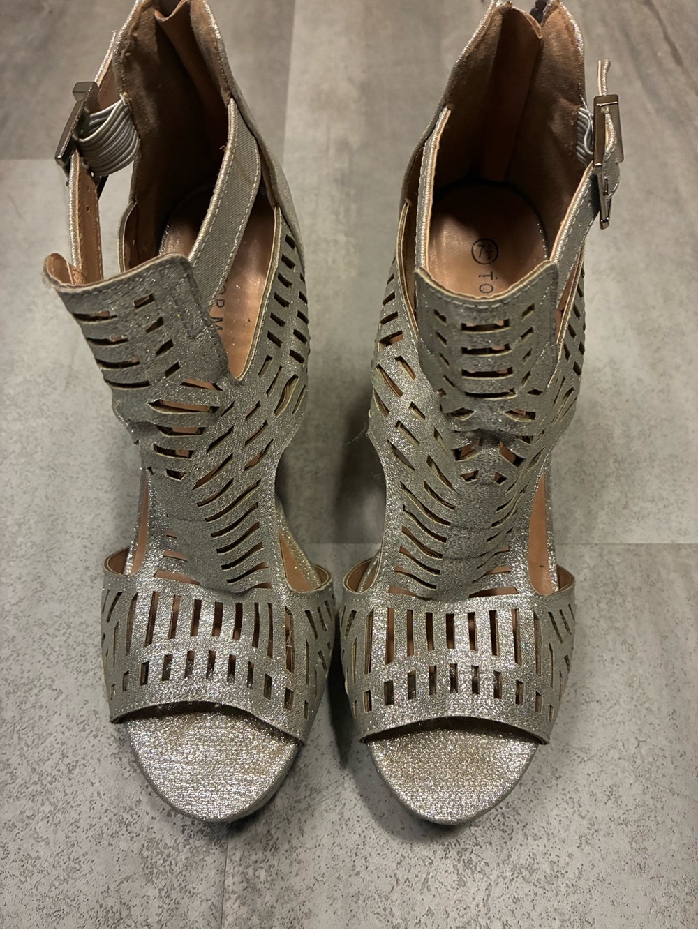 TOP Moda Silver Glitter Cutout Platform Sandals - Picture 2 of 8
